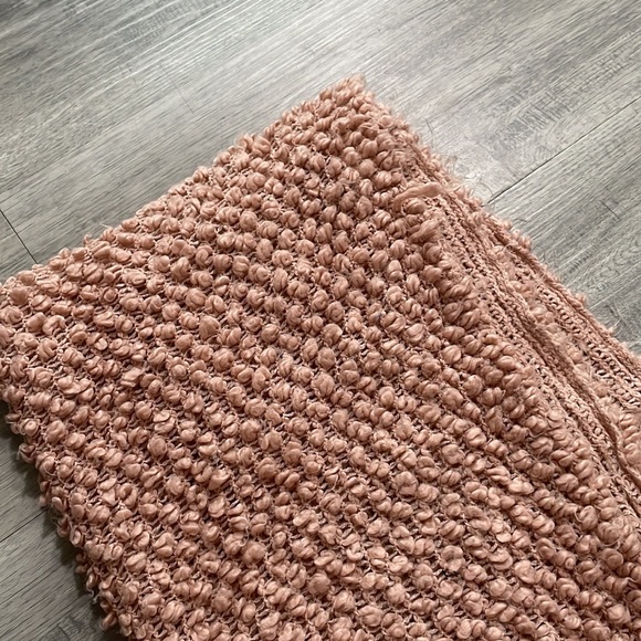 Urban Outfitters Mauve Chunky cozy infinity scarf - Picture 2 of 5